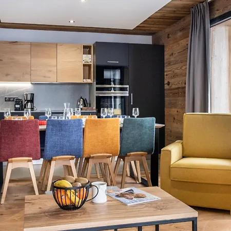 8 Pers. 3 Ch. Avec Terrasse A Montvalezan - Fr-1-275-212